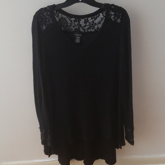 Torrid hi-low shirt